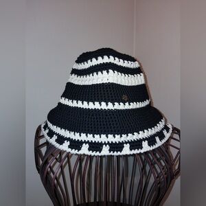 Lululemon Black & White Crochet Bucket Hat